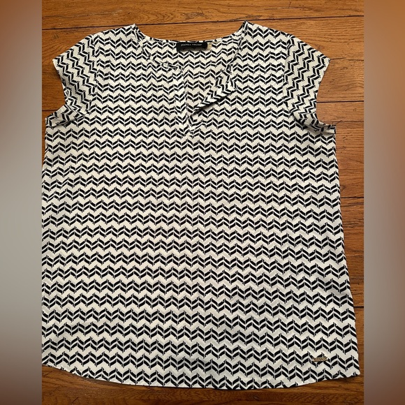 Lot of 5 Ivanka Trump Split Neck Top Cap Sleeves Large - Picture 4 of 11